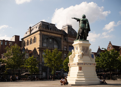 Statue of Jacob van Artevelde in front of the Vrijdagmarkt, Ghent